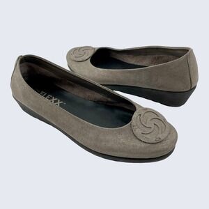 The Flexx Bon Bon Metallic Gunmetal Gray Medallion Toe Wedge Ballet Pump 7.5